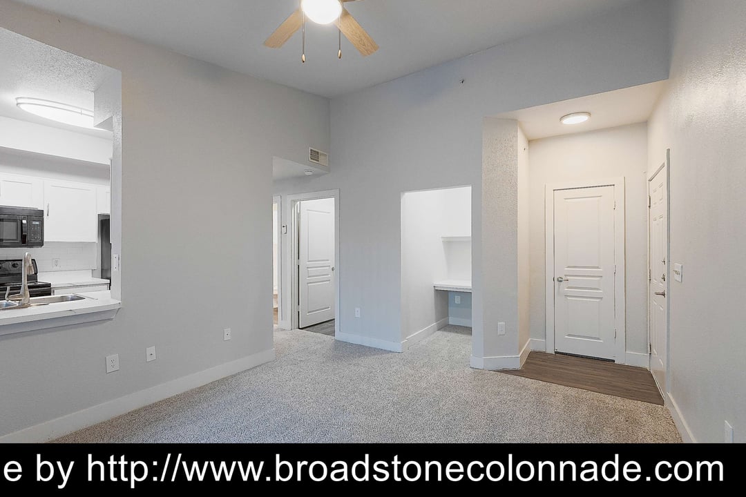 Broadstone Colonnade - 19